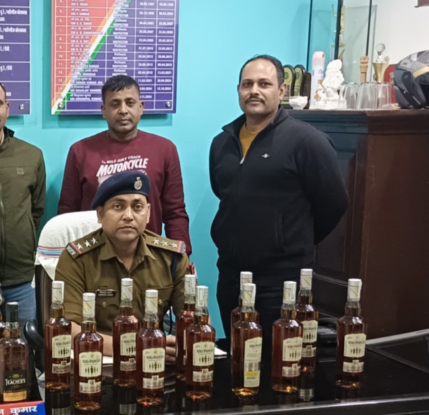 शराब के साथ दो आरोपित गिरफ्तार