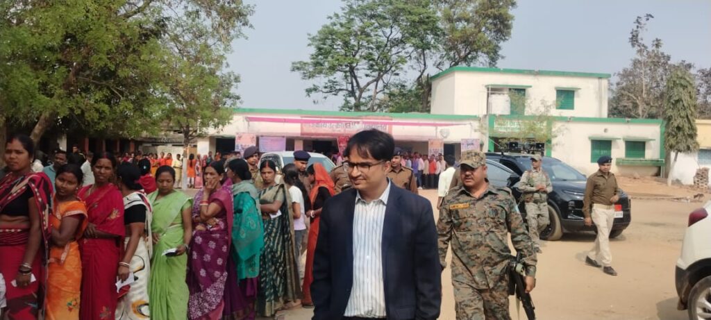 शांतिपूर्ण मतदान का डीसी ने लिया जायजा