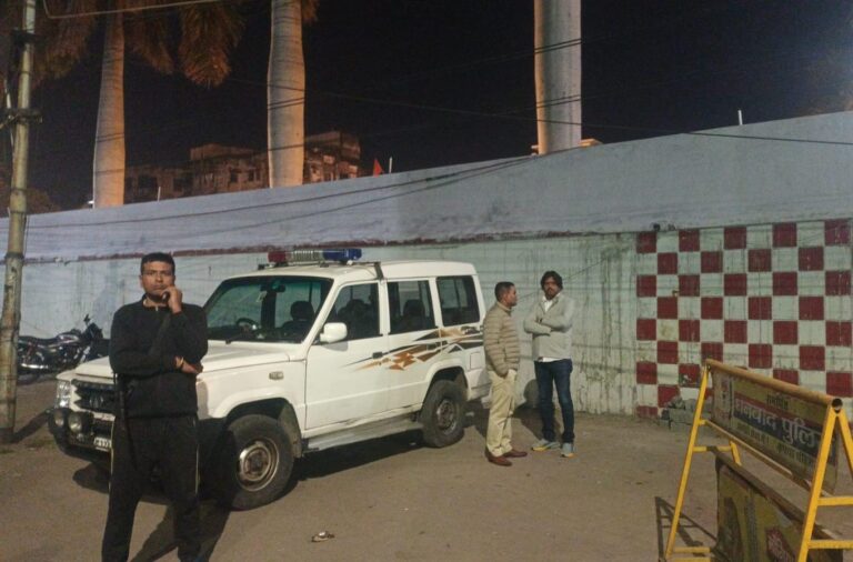 सिंह मेंशन में बमबाजी