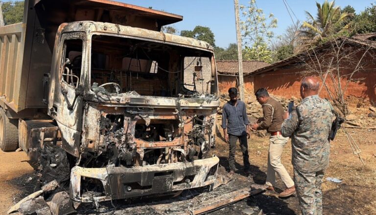 हाईवा फूंका