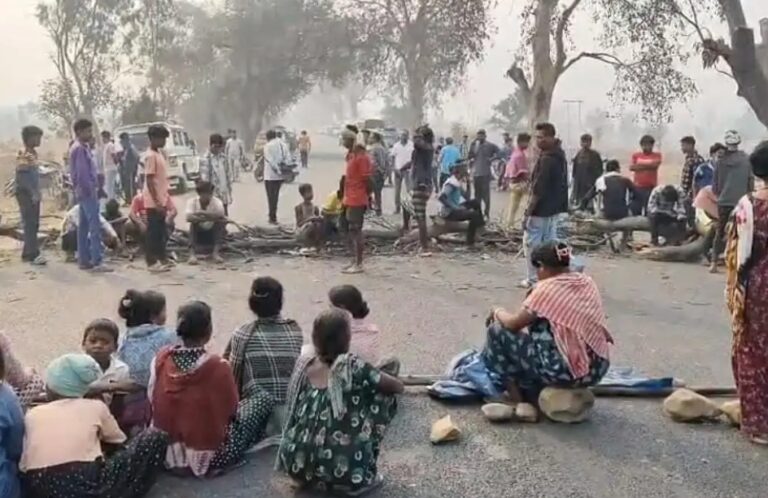 अज्ञात वाहन की चपेट में आने से महिला की मौत, सड़क जाम