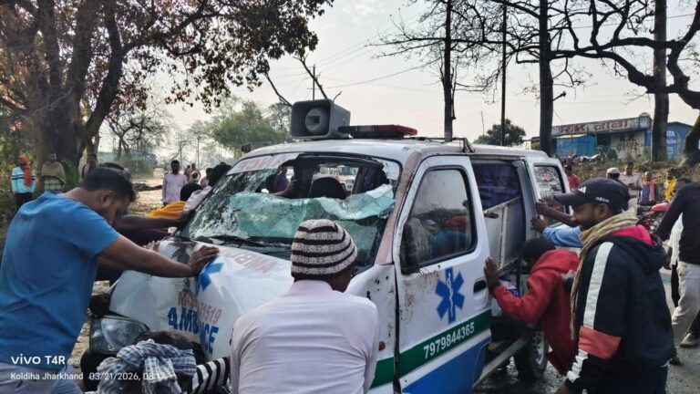 कोडरमा में दो सड़क हादसे,