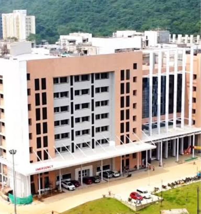 चौथी मंजिल से कूदकर दी जान