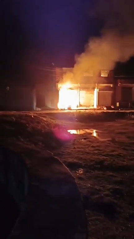 फर्नीचर गोदाम में आग