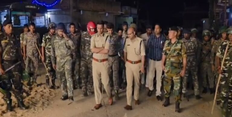 महाष्टमी के जुलूस पर पथराव