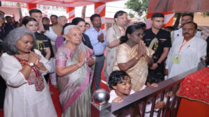 राष्ट्रपति मुर्मु ने नीम करौरी बाबा आश्रम पहुंचकर माथा टेका