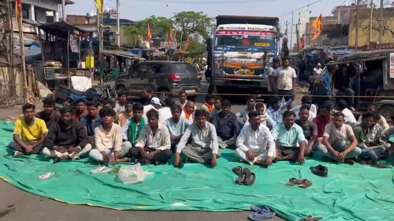 सड़क दुर्घटना में युवक की मौत सड़क जाम