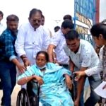 अस्पताल से एंबुलेंस में पहुंचीं मिताली बाग 01