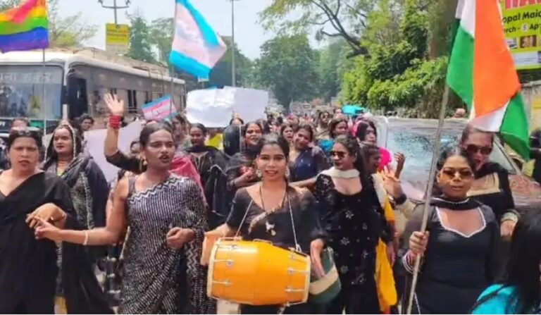 किन्नर समुदाय का प्रदर्शन