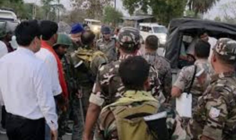 गढ़वा पुलिस पर पथराव