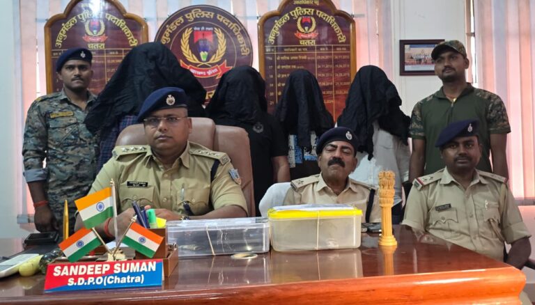 चार तस्कर गिरफ्तार