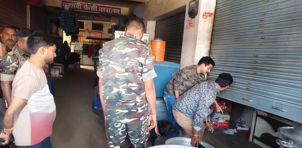 चोरों नें घनश्याम ज्वेलर्स को बनाया निशाना