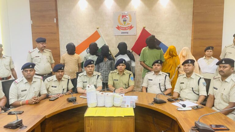 डकैती कांड का खुलासा, दो महिला सहित सात गिरफ्तार