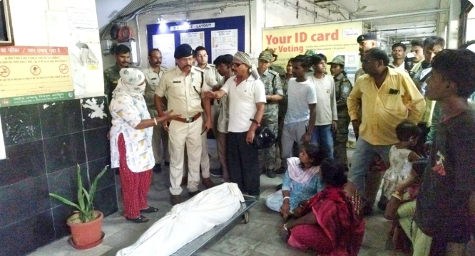 डीसी कार्यालय पर प्रदर्शन