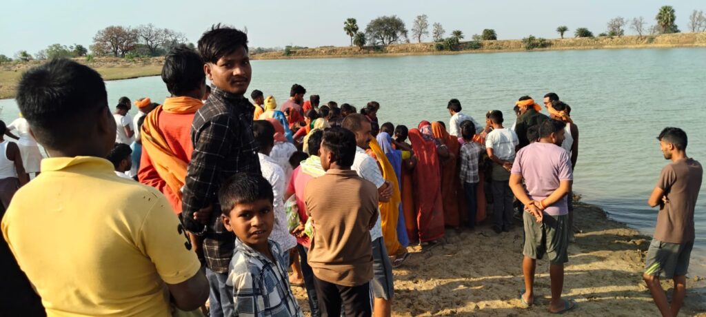 तालाब में डूबने से मां और दो बेटियों की मौत