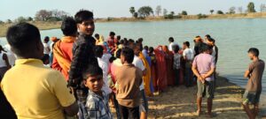 तालाब में डूबने से मां और दो बेटियों की मौत