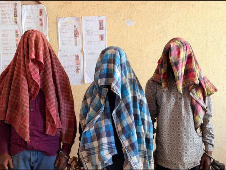 तीन आरोपित गिरफ्तार