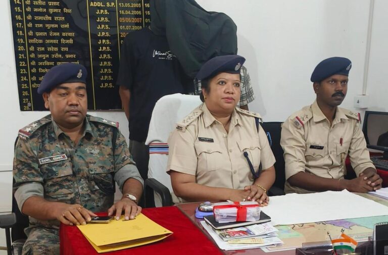 दो युवक गिरफ्तार