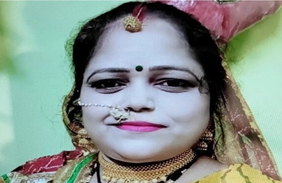 परेशान महिला ने फंदे से झूलकर दी जान