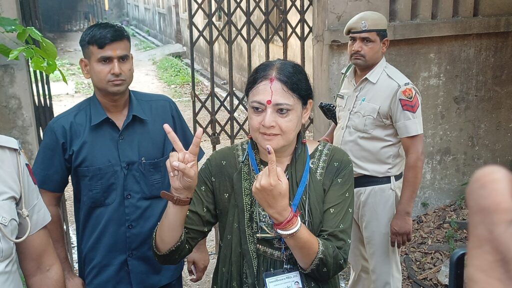 पश्चिम बंगाल में बंपर मतदान-पहले चरण में शाम 5 बजे तक 89.93 प्रतिशत वोटिंग 01