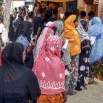 बूथ खाली कर भोजन करने गए कर्मचारी चुनाव आयोग ने किया सस्पेंड 01