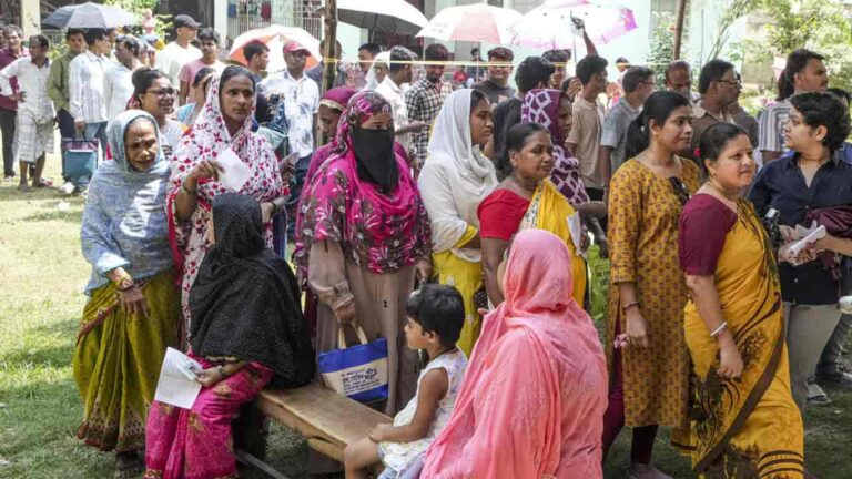 भरतपुर में बूथों पर हंगामा, बहरमपुर में ईवीएम खराब—कांग्रेस ने दोबारा मतदान की मांग की 01