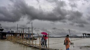 मतदान के दिन बदला मौसम का मिजाज, बंगाल में कई जिलों में बारिश और आंधी 01
