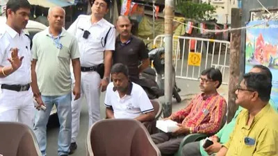 मतदान के दौरान कोलकाता के कुछ इलाकों में तनावपूर्ण स्थिति 01