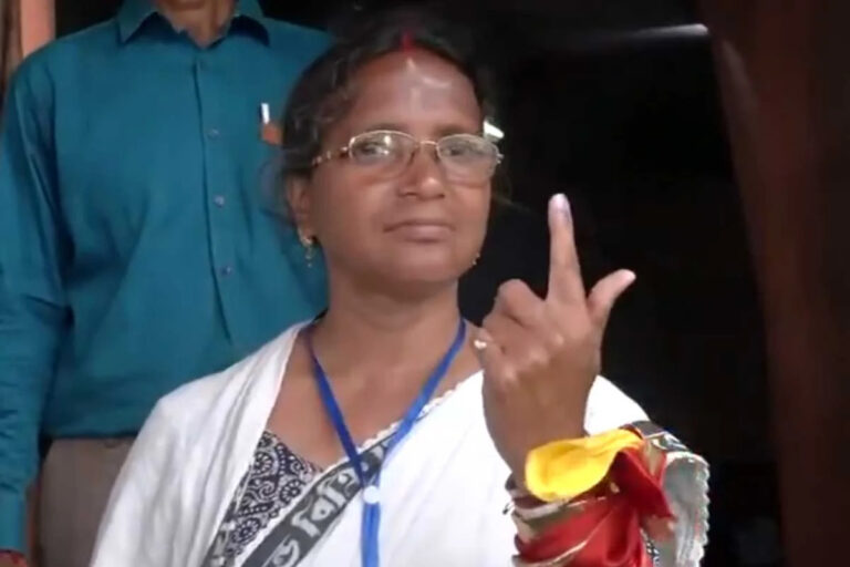 मतदान के बाद बोलीं आरजी कर पीड़िता की मां इस बार न्याय जरूर मिलेगा 01