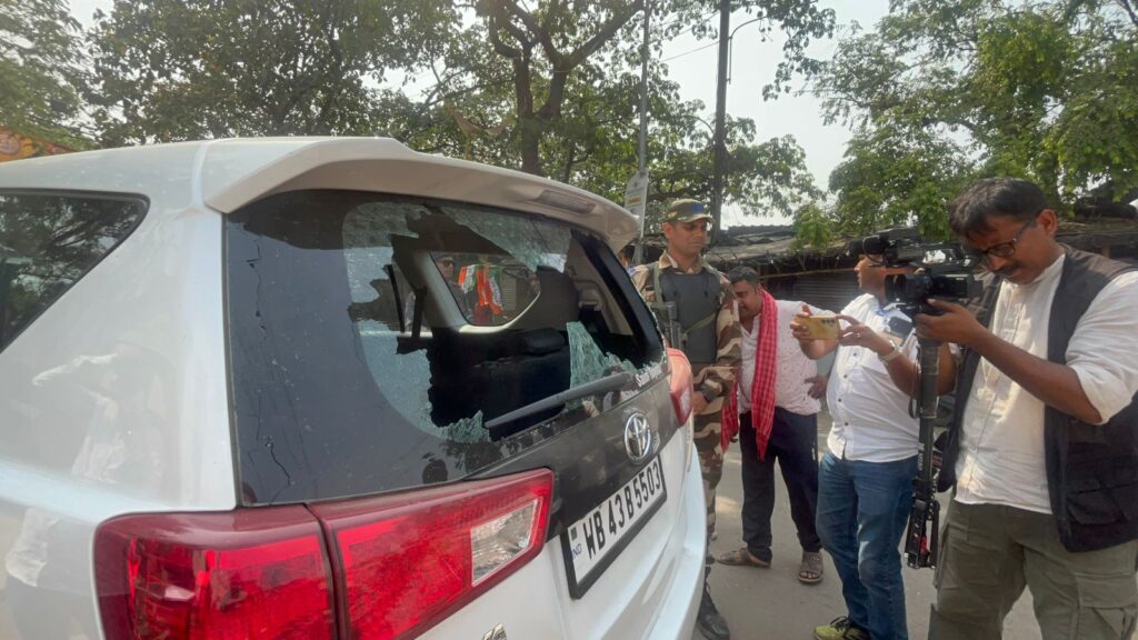 रहमतनगर में अग्निमित्रा पाल के वाहन पर हमला 01