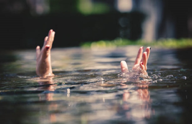 Young asian fat woman drowning in swimming pool,help me please,helping concept.