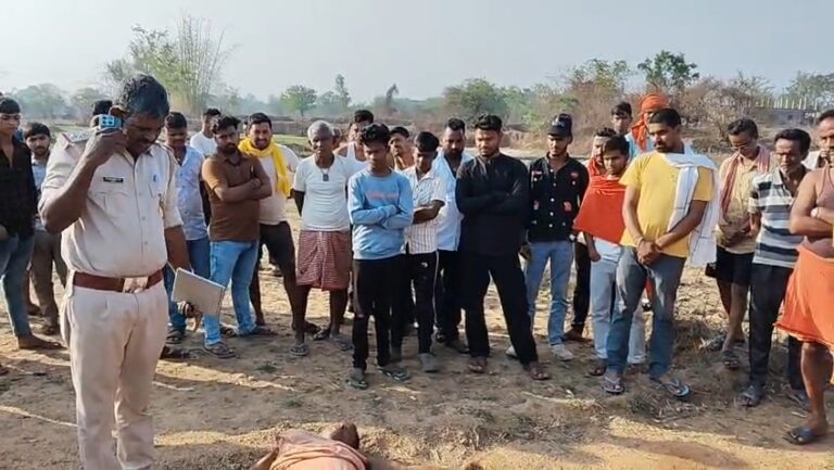 खेत में मिला शव