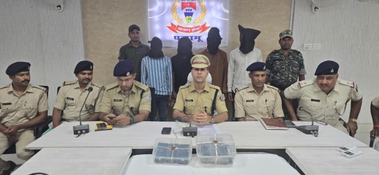 चार अपराधी हथियार के साथ गिरफ्तार