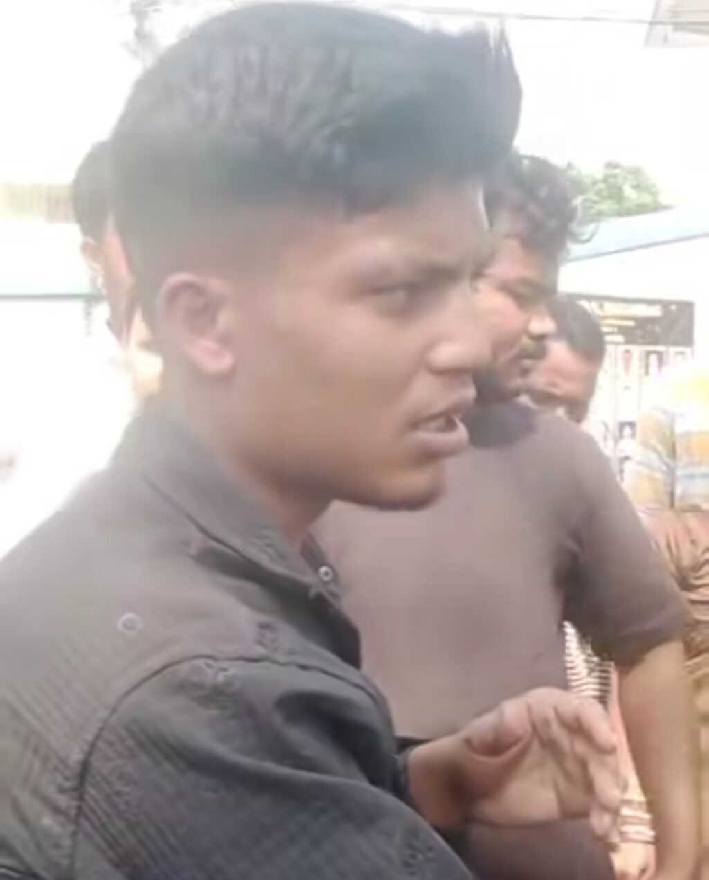 चेन छिनतई कर रहे अपराधी
