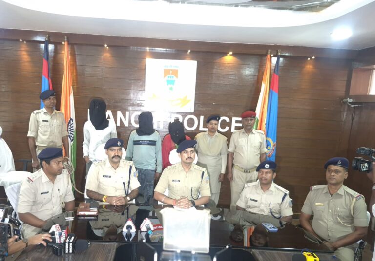 तीन आरोपित गिरफ्तार