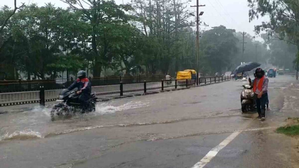तेज बारिश और वज्रपात का अलर्ट