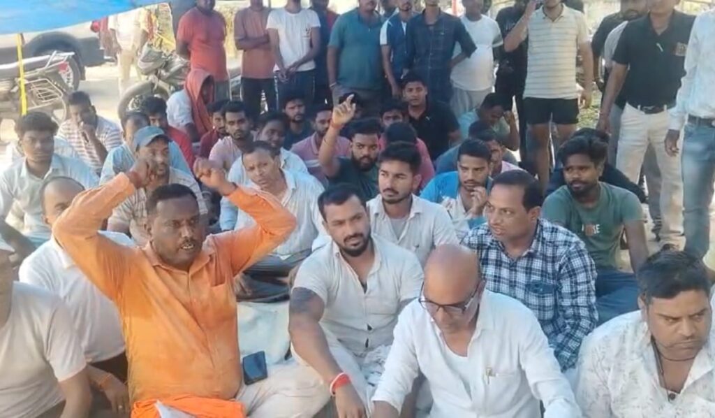 थाने के आगे धरना