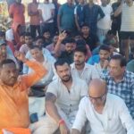 थाने के आगे धरना