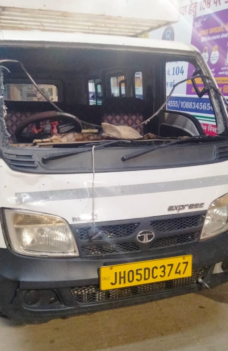 मैजिक वैन की चपेट में आने से युवक की मौत
