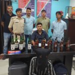 18 बोतल विदेशी शराब के साथ युवक गिरफ्तार