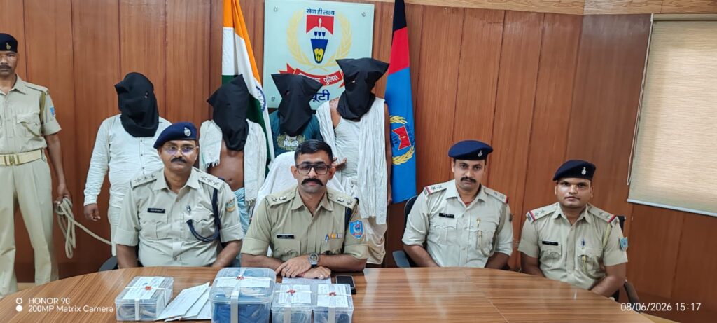 अफीम के साथ चार तस्कर गिरफ्तार