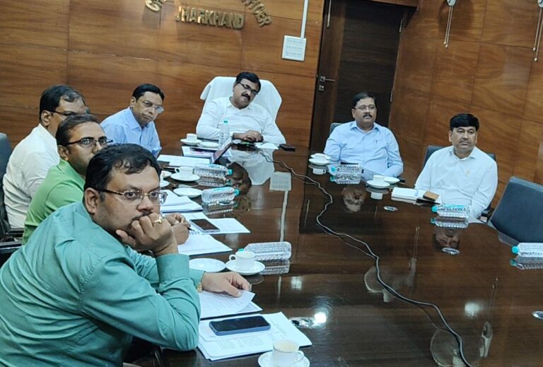 ईआरओ और एईआरओ को दिया प्रशिक्षण