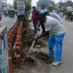 गंगारामपुर में ट्रैफिक प्रभारी का अनोखा रूप 01