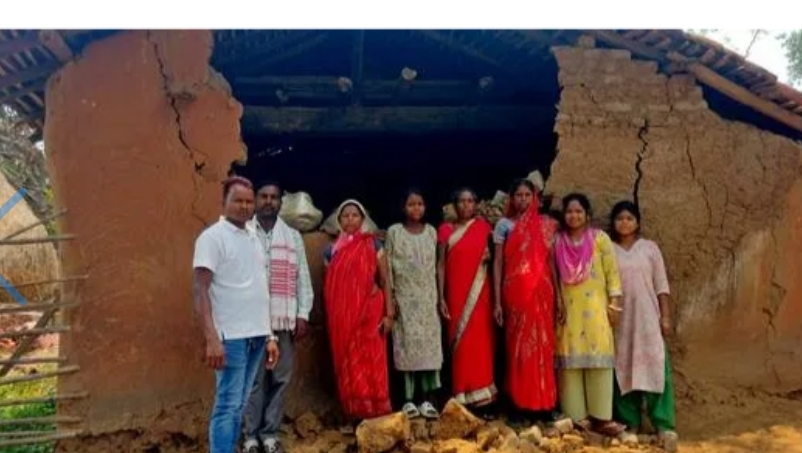 जंगली हाथी घर तोड़कर चट कर गया अनाज