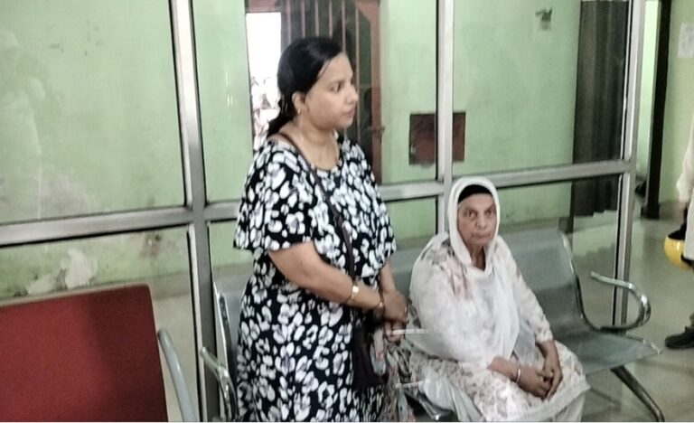 ठगों ने बुजुर्ग महिला से उड़ाए दो लाख के गहने