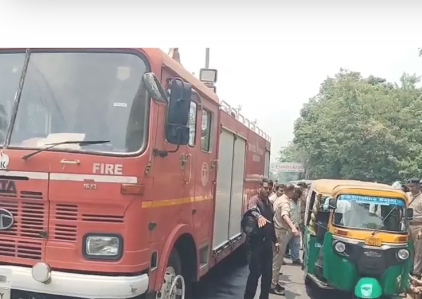 दमकल की चपेट में आने से बाइक सवार युवक की मौत