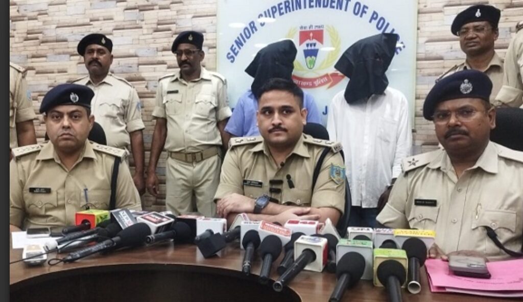 दो अपराधी गिरफ्तार