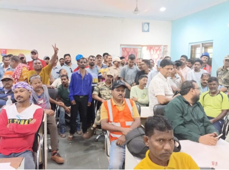 बायोमेट्रिक हाजिरी को लेकर वार्ता का बहिष्कार