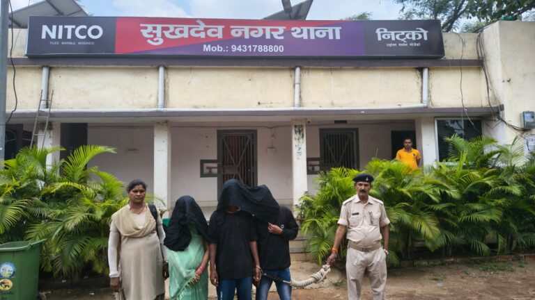 ब्राउन शुगर तस्करी का भंडाफोड़ मां-बेटे समेत तीन गिरफ्तार