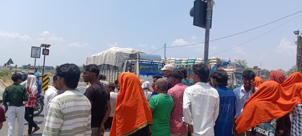 स्कूटी सवार की मौत सड़क जाम